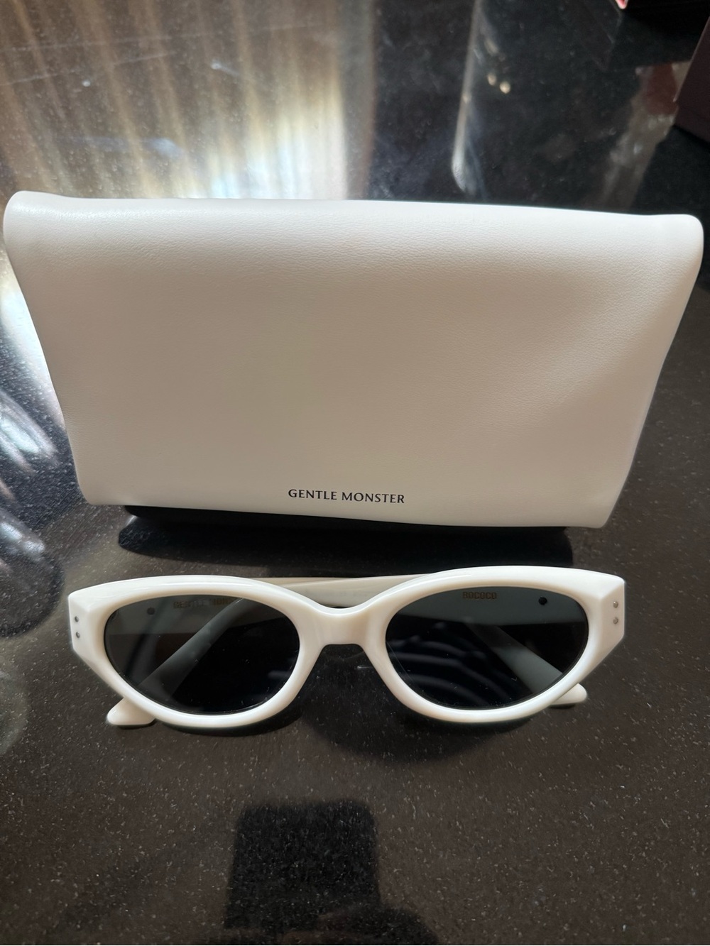 GENTLE MONSTER White Cat-Eye Sunglasses with Black Lenses